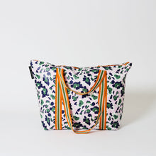 Load image into Gallery viewer, Zip Up Medium Tote
